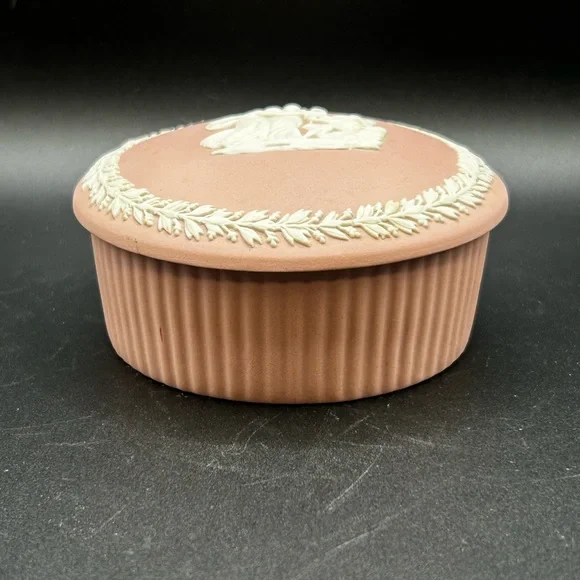 Vintage Wedgwood England Pink Jasperware Trinket Box - Picture 5 of 7